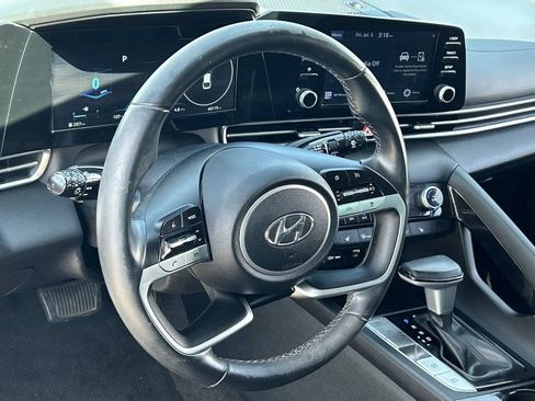 Used 2022 Hyundai Elantra SEL w/ Convenience Package FWD image 22