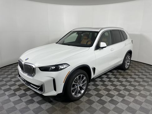 Used 2024 BMW X5 sDrive40i w/ Parking Assistance Package image 9