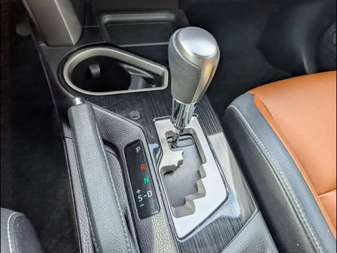 Used 2018 Toyota RAV4 Limited w/ Advanced Technology Package FWD image 14