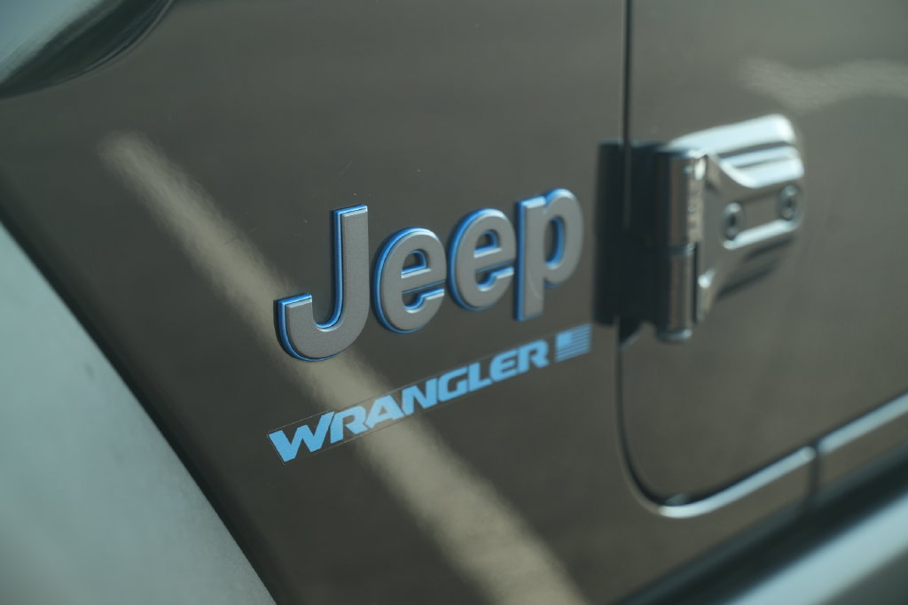 Used 2023 Jeep Wrangler Unlimited Rubicon 4xe w/ Cold Weather Group AWD/4WD image 43