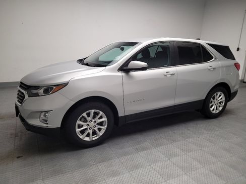 Used 2018 Chevrolet Equinox LT FWD image 2