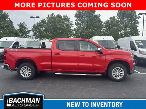 Used 2022 Chevrolet Silverado 1500 LT AWD/4WD image 2