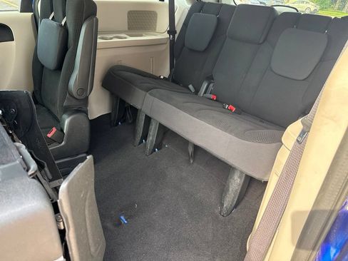 Used 2018 Dodge Grand Caravan SE w/ UConnect Hands-Free Group FWD image 32