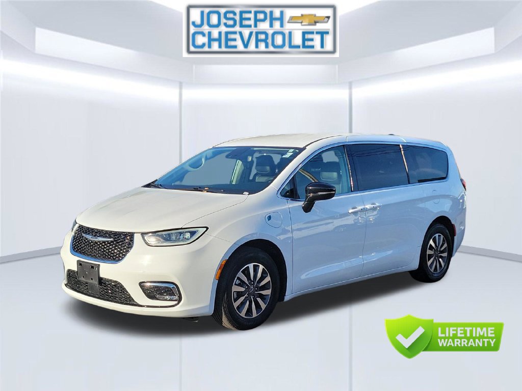 Used 2024 Chrysler Pacifica Limited FWD image 3