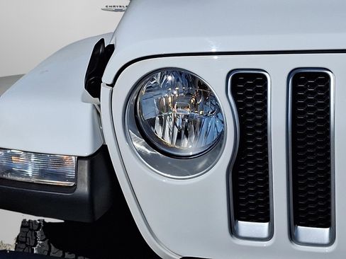 Certified 2022 Jeep Wrangler Unlimited Sahara w/ Cold Weather Group image 9