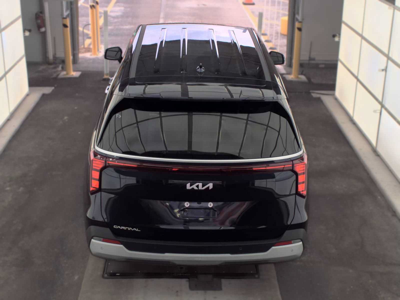 Used 2026 Kia Carnival FWD image 17
