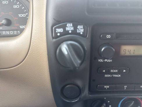 Used 2004 Ford Ranger XLT AWD/4WD image 16