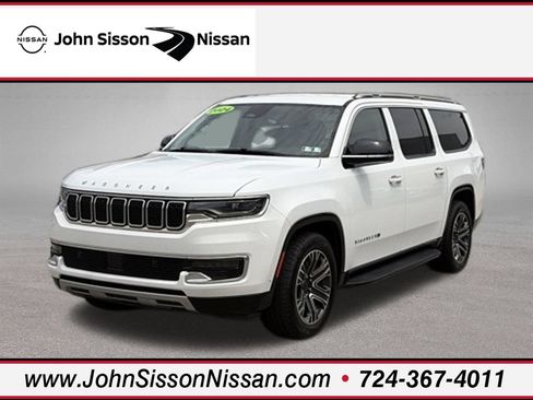 Used 2024 Jeep Wagoneer L Series II w/ Flexible Seating Group AWD/4WD image 1