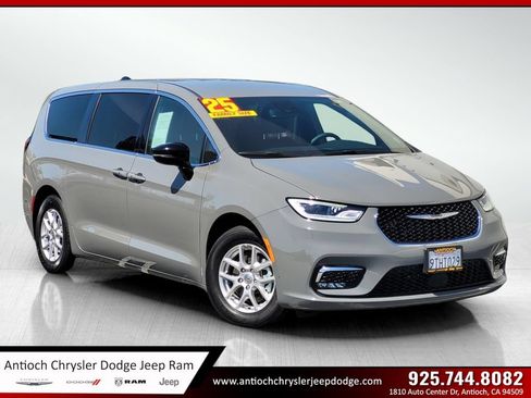 Certified 2025 Chrysler Pacifica Select FWD image 1