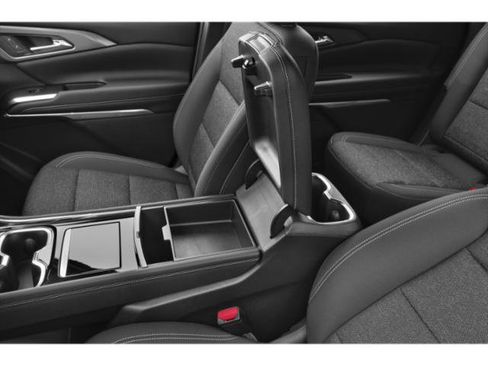 Used 2025 Chevrolet Traverse LT FWD image 16