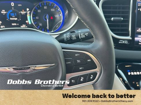 Used 2024 Chrysler Pacifica Touring-L FWD image 20