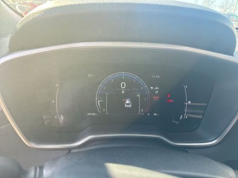 Used 2024 Toyota Corolla Cross XLE image 12