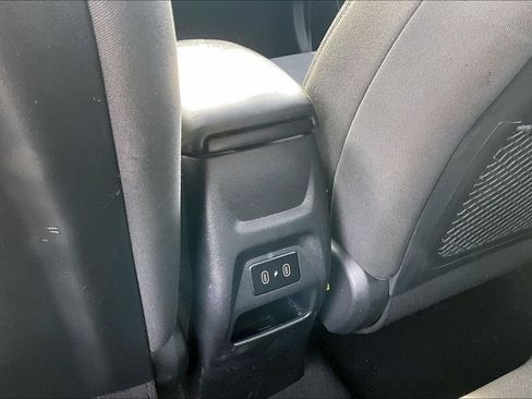 Used 2025 Hyundai Venue SEL FWD image 30