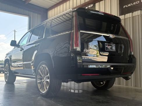 Used 2020 Cadillac Escalade Premium Luxury RWD image 7