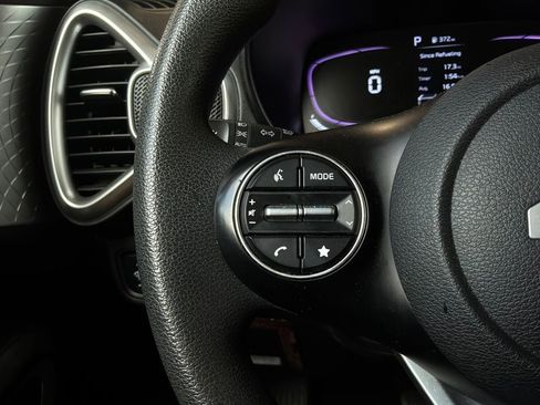 Used 2025 Kia Soul LX w/ LX Technology Package FWD image 31