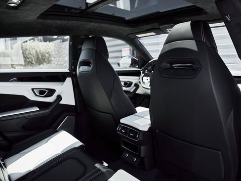 Used 2019 Lamborghini Urus AWD/4WD image 43