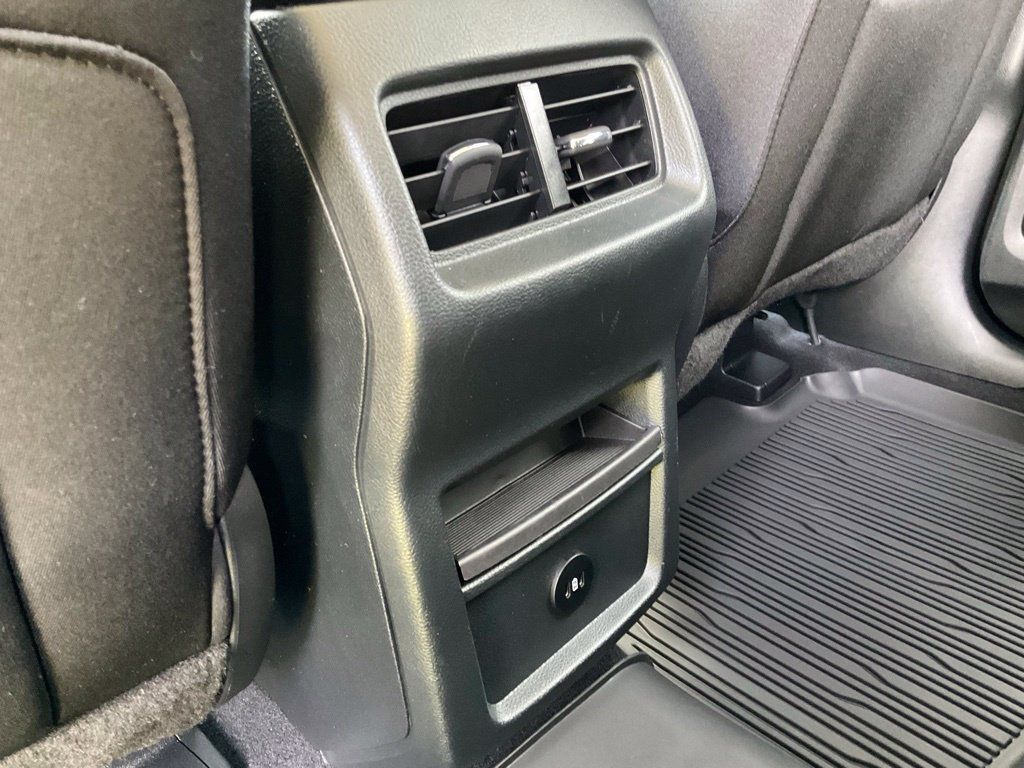 Used 2024 Ford Edge SE w/ Black Appearance Package AWD/4WD image 19