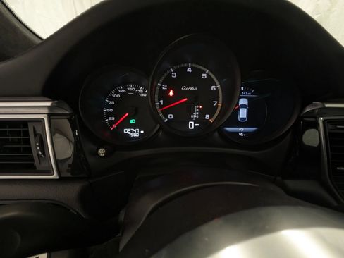 Used 2015 Porsche Macan Turbo image 10