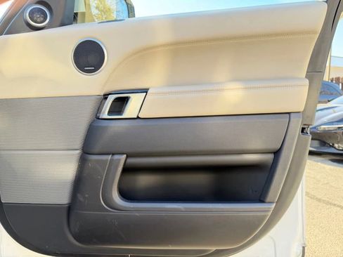 Used 2017 Land Rover Range Rover Sport HSE image 28