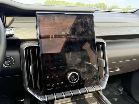 Used 2025 GMC Acadia AT4 w/ Luxury Package AWD/4WD image 29