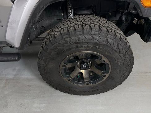 Used 2021 Jeep Gladiator Sport AWD/4WD image 9