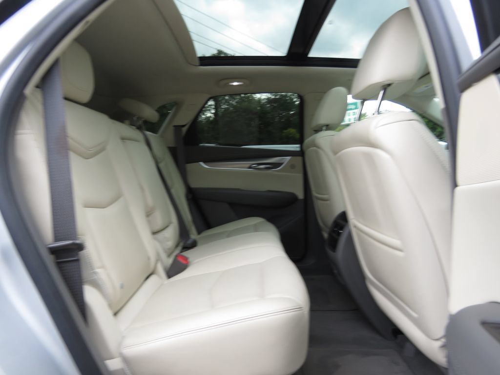Used 2017 Cadillac XT5 Luxury w/ Driver Awareness Package AWD/4WD image 16
