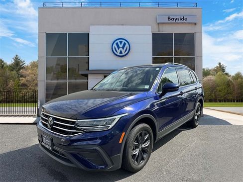 Certified 2022 Volkswagen Tiguan SE image 8