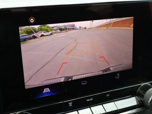 Used 2024 Chevrolet Colorado W/T RWD image 5