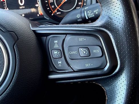 Used 2024 Jeep Gladiator Mojave w/ Convenience Group AWD/4WD image 12