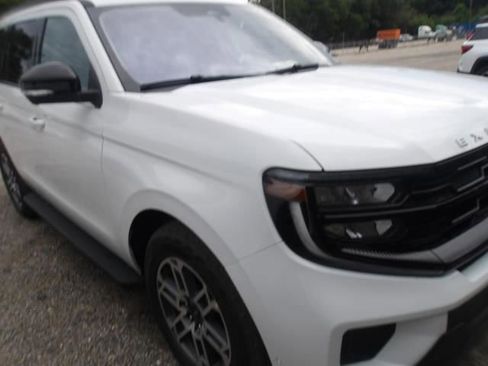 Used 2025 Ford Expedition Active AWD/4WD image 9