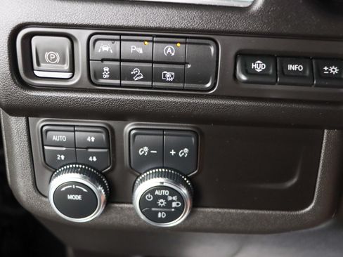 Used 2023 GMC Yukon AT4 w/ AT4 Premium Package AWD/4WD image 23