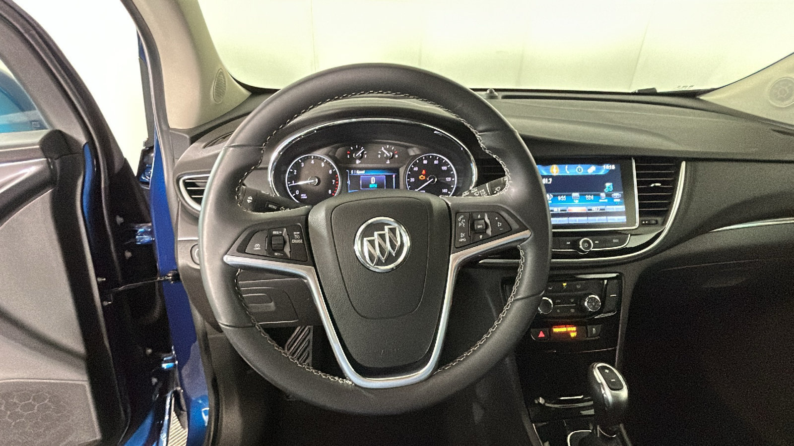 Used 2019 Buick Encore Sport Touring FWD image 18