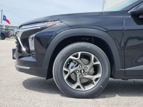 New 2026 Chevrolet Trax LT w/ Driver Confidence Package FWD image 5
