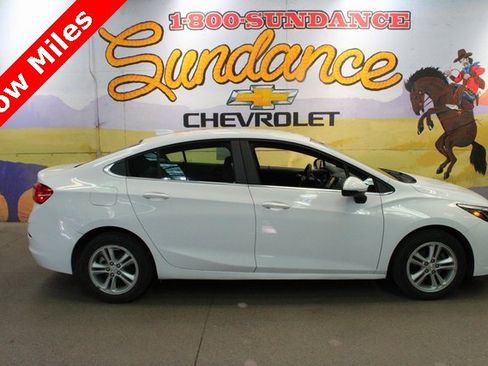 Used 2018 Chevrolet Cruze LT image 1