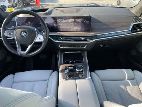 Used 2026 BMW X7 xDrive40i w/ Premium Package image 11