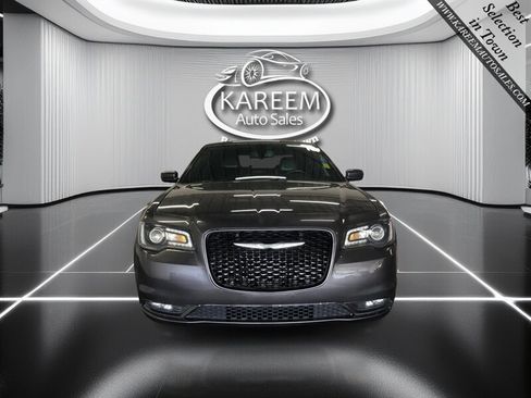 Used 2018 Chrysler 300 S RWD image 2