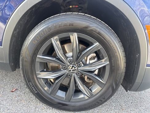 Used 2024 Volkswagen Tiguan SE image 9