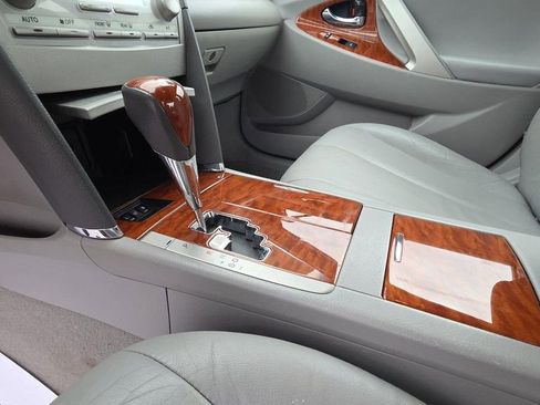 Used 2011 Toyota Camry LE image 16