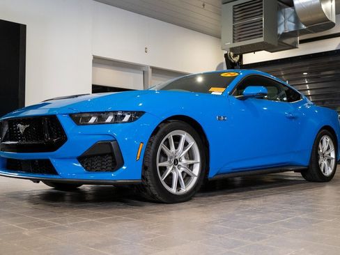 Used 2024 Ford Mustang GT Premium image 3