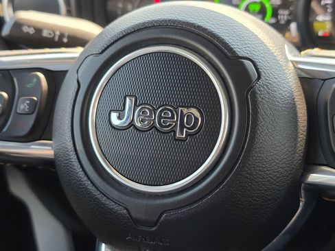 Used 2024 Jeep Wrangler Unlimited Sahara w/ Technology Group AWD/4WD image 30