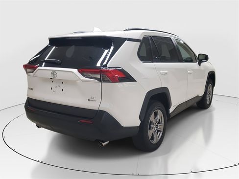 Used 2025 Toyota RAV4 LE image 12