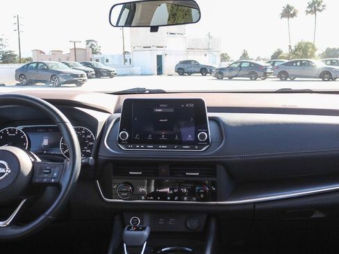 Used 2023 Nissan Rogue SV w/ SV Premium B Package FWD image 14