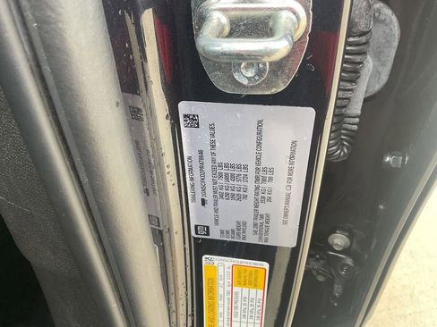 Used 2023 Chevrolet Suburban Premier image 33