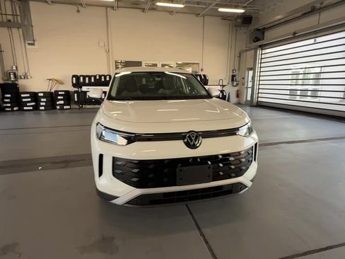 Certified 2025 Volkswagen Tiguan S AWD/4WD image 14
