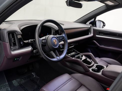 Certified 2024 Porsche Cayenne image 4