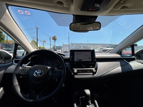 Used 2025 Toyota Corolla LE FWD image 33