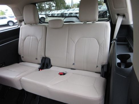 Used 2023 Ford Expedition Platinum AWD/4WD image 28