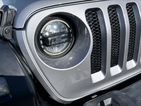 Used 2021 Jeep Wrangler Sport S image 31