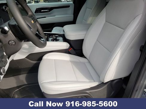 New 2026 Chevrolet Suburban Premier image 24