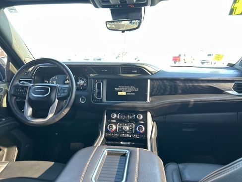 Used 2024 GMC Yukon XL Denali w/ Advanced Technology Package image 17